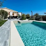 House Tesser With Pool Dom wakacyjny *