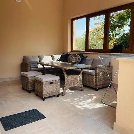 House Tesser With Pool Galižana