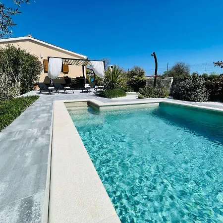House Tesser With Pool Tatil Evi *