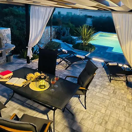 Ferienhaus House Tesser With Pool Galižana