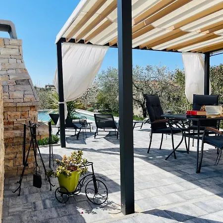 House Tesser With Pool Tatil Evi *