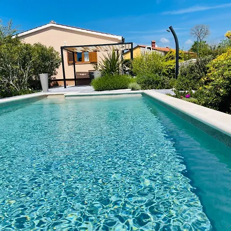 House Tesser With Pool Prázdninový dům *