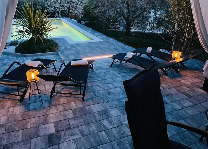 House Tesser With Pool *