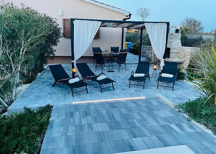 House Tesser With Pool Ferienhaus *