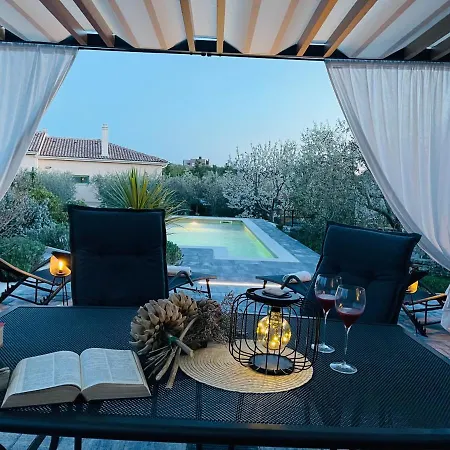 House Tesser With Pool Tatil Evi Galižana